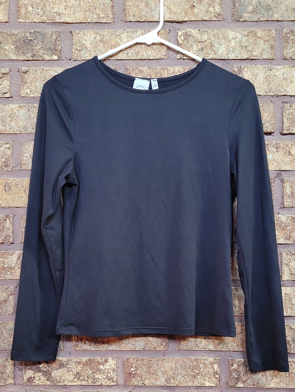 Live in the Moment Long-Sleeve Crewneck Tee Soft Stretchy Casual Size Small